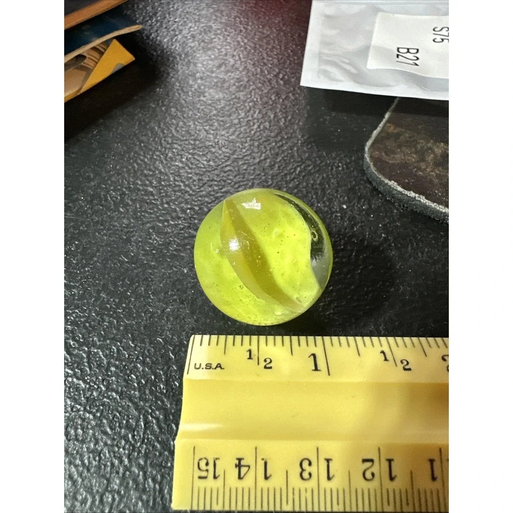 Vintage Cat's Eye Art Glass Marble Collectible Yellow Banana Peach Flower Vein‎